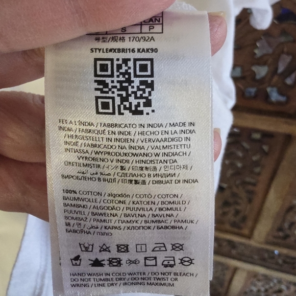 GUESS White and Gray Logo Tee - Picture 3 of 4